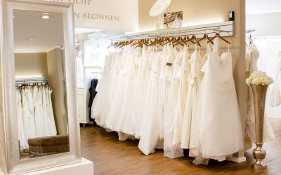 Schwarz Braut- und Eventmoden