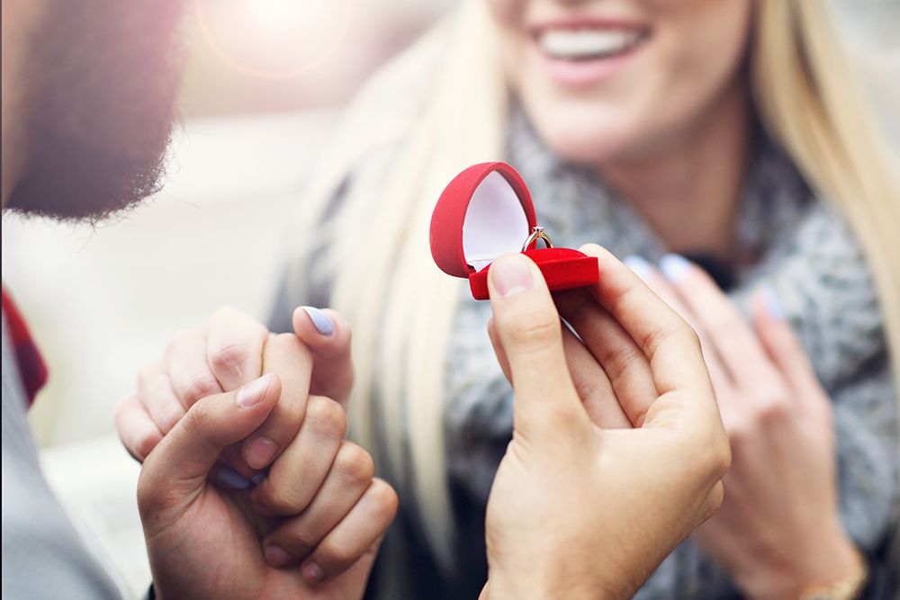 HOCHZEITde Produkte Kategoriebild VERLOBUNGSRING iStock 863702152 2018