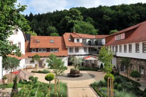 0803-Feine-Privat-Hotels-BurgHotel-Hardenberg-2018-Innenhof