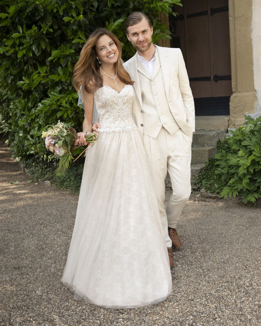 245-Kleemeier-Valerie-Brautmode-Brautkleid-Kollektion-2019-13811-GUDRUN-MIT-SCHLEPPE
