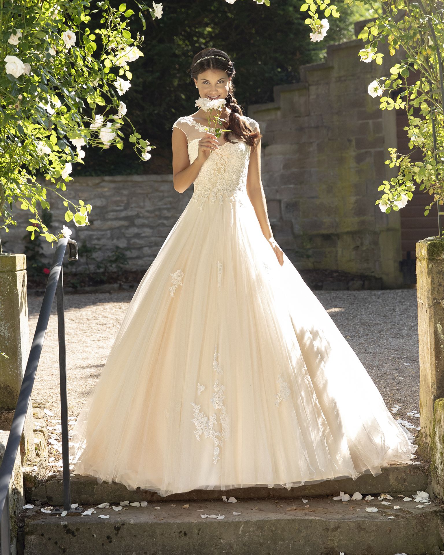 262 Kleemeier Valerie Brautmode Brautkleid Kollektion 2019 14150 HILDRUN MIT SCHLEPPE UND SCHNUERUNG