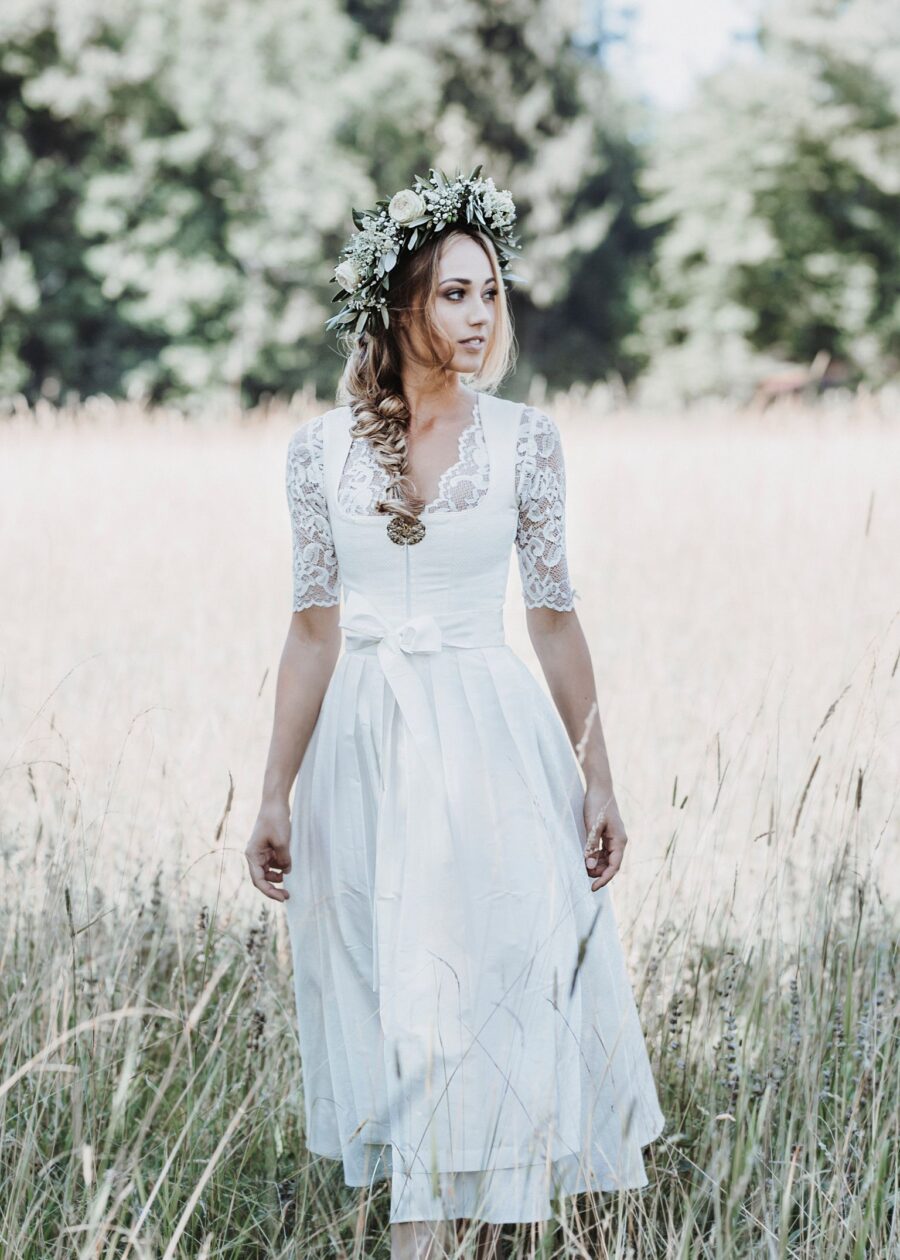 0701-Alpenherz-Hochzeitsdirndl-Trachten-Brautmode-Kollektion-2019-Dirndl-Desire-ecrue
