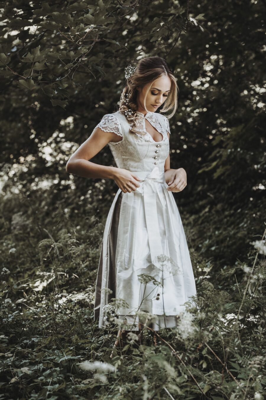 0801-Alpenherz-Hochzeitsdirndl-Trachten-Brautmode-Kollektion-2019-Dirndl-Eva-ecrue