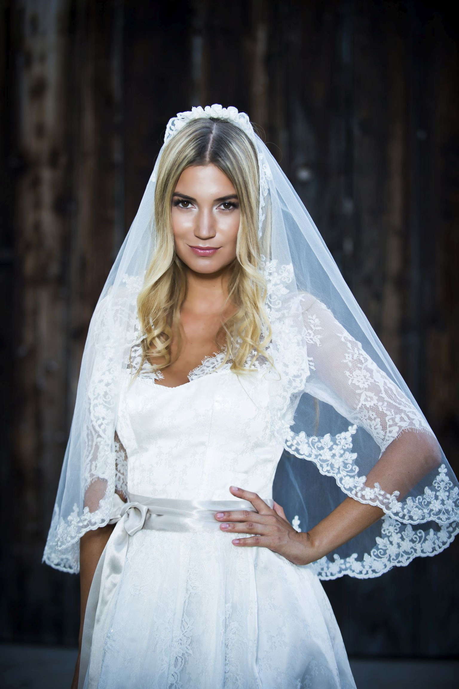 1001 Alpenherz Hochzeitsdirndl Trachten Brautmode Kollektion 2019 Dirndl Grace ecrue