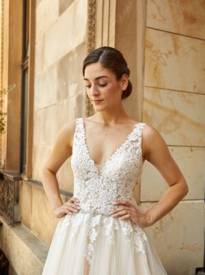 206 Euro Mode Donner Brautmoden Brautkleider Kollektion 2019 Novabella 30309 73348NB 1