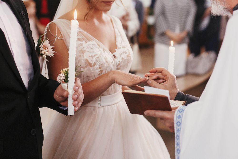 12 HOCHZEITde Ratgeber Vor der Hochzeit Kirchliche Trauung iStock 1049993946 2019 05