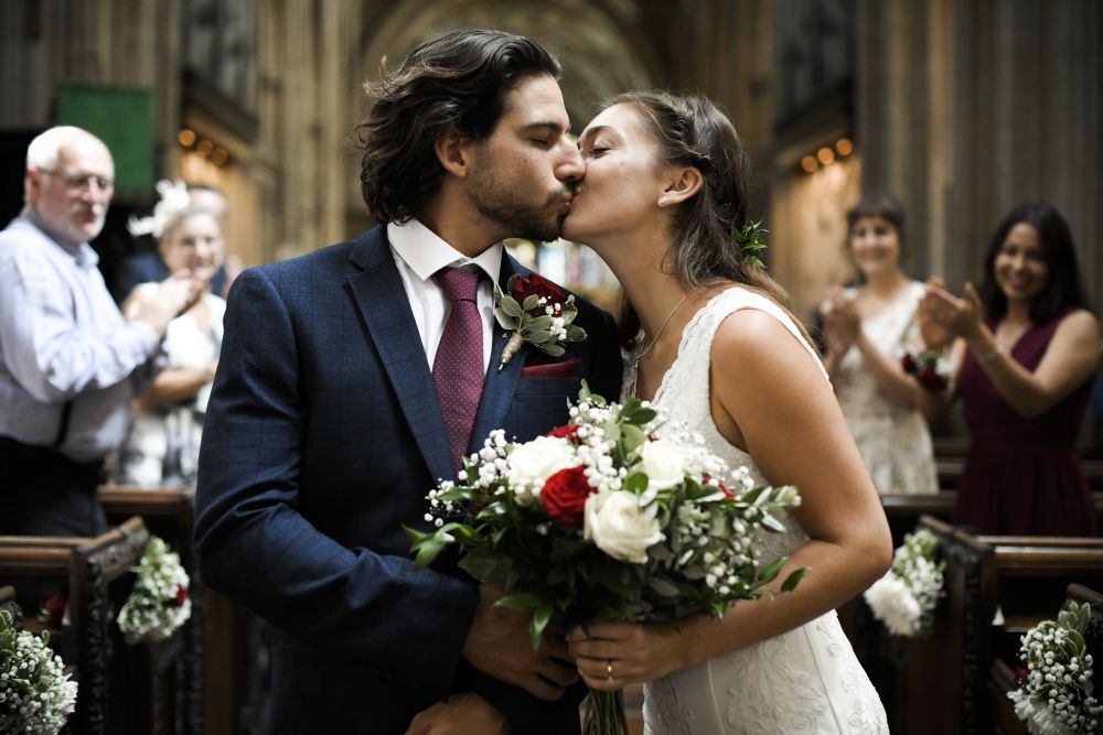 13 HOCHZEITde Ratgeber Vor der Hochzeit Kirchliche Trauung iStock 1064071472 2019 05