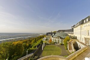12 03 Steigenberger Grand Hotel Spa Petersberg Koenigswinter Bonn Hochzeitslocation 2019 44512 SHRGrandhotelPetersberg exterior Aussicht 1
