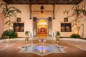 20 03 Steigenberger Coraya Beach Marsa Alam Flitterwochen 2019 SHR Steigenberger Marsa Alam Coraya Beach public Hotel Entrance