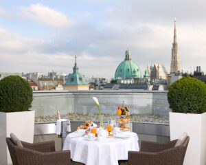26 02 Steigenberger Hotel Herrenhof Wien Hochzeitslocation 2019 44543 SHR HerrenhofWien rooms DeluxeSuiteBalkon21