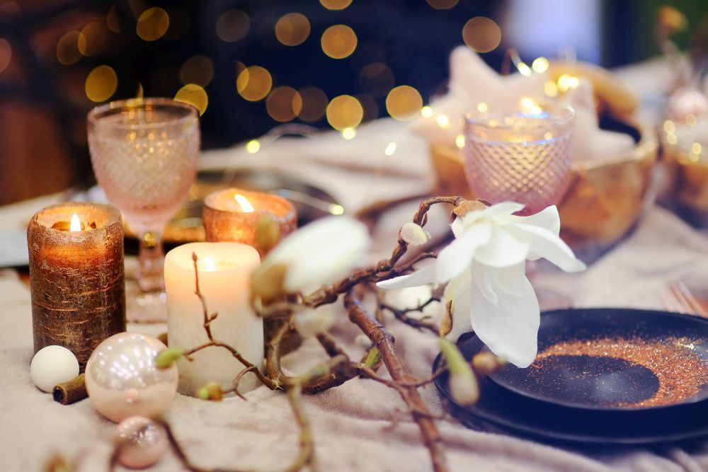 Tischset in Goldton für Hochzeitsempfang oder Weihnachts-/Neujahrsfeier