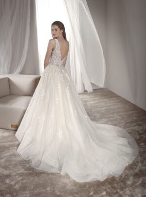 224 Fara Sposa Brautmoden Brautkleid Kollektion 2020 5645 3