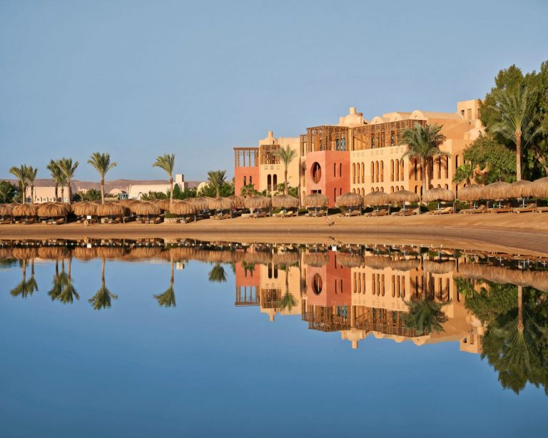 27 01 Steigenberger Golf Resort El Gouna Flitterwochen 2019 SHR ElGouna exterior Lagoon building1