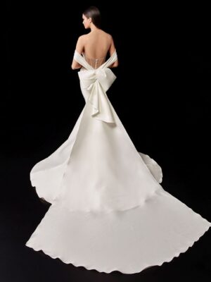 1 020 Enzoani Brautmoden Brautkleider Kollektion 2021 Enzoani 2021 Pro PaulineSleeveBow Bac Web