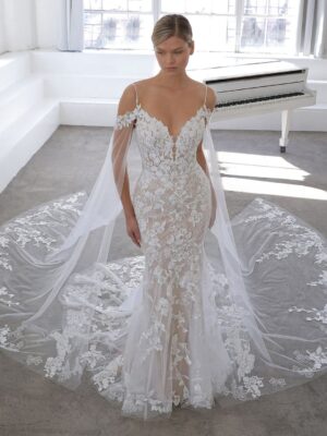 2 003 Blue by Enzoani Brautmoden Brautkleider Kollektion 2021 Blue 2021 Pro NadiaCape Fro Web