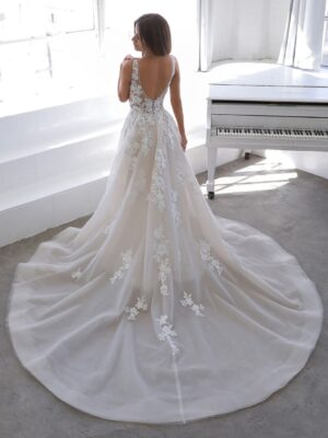 2 006 Blue by Enzoani Brautmoden Brautkleider Kollektion 2021 Blue 2021 Pro Nala Bac Web