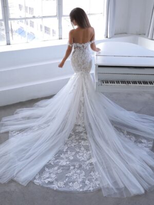 2 016 Blue by Enzoani Brautmoden Brautkleider Kollektion 2021 Blue 2021 Pro Narine Bac Web