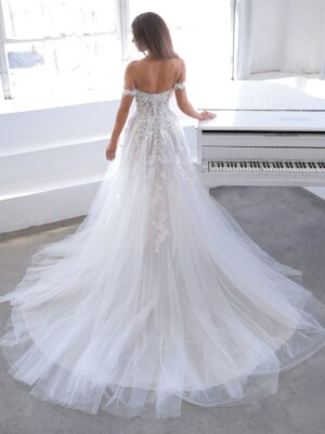 2 026 Blue by Enzoani Brautmoden Brautkleider Kollektion 2021 Blue 2021 Pro Natsuko Bac Web