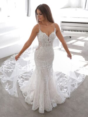 2 036 Blue by Enzoani Brautmoden Brautkleider Kollektion 2021 Blue 2021 Pro NedaCape Fro Web