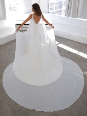 2 045 Blue by Enzoani Brautmoden Brautkleider Kollektion 2021 Blue 2021 Pro NeliaCape Bac Web
