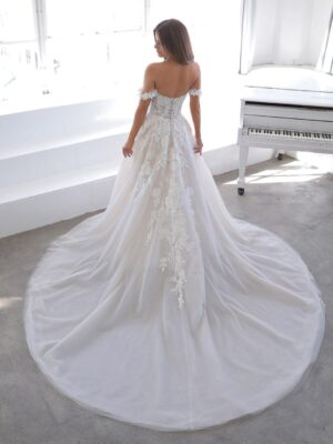 2 051 Blue by Enzoani Brautmoden Brautkleider Kollektion 2021 Blue 2021 Pro Netta Bac Web