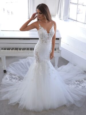 2 058 Blue by Enzoani Brautmoden Brautkleider Kollektion 2021 Blue 2021 Pro Nichelle Side Web