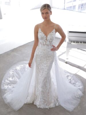 2 061 Blue by Enzoani Brautmoden Brautkleider Kollektion 2021 Blue 2021 Pro NicolinaTrain Fro Web