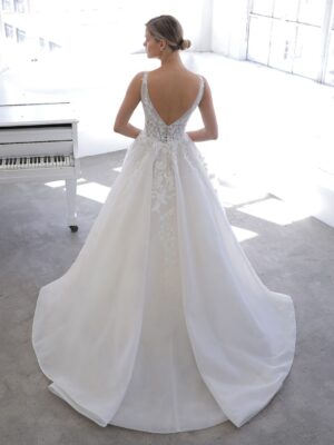 2 094 Blue by Enzoani Brautmoden Brautkleider Kollektion 2021 Blue 2021 Pro Nyree Bac Web