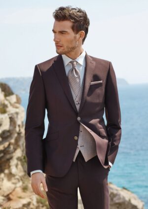 LOOK 02_SUIT ROBBY