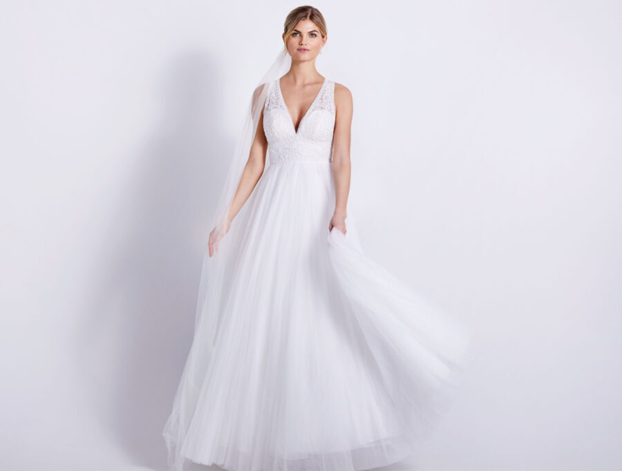 01-LILLY-Brautkleider-Kollektion-Lilly-2023-08-4057-CR