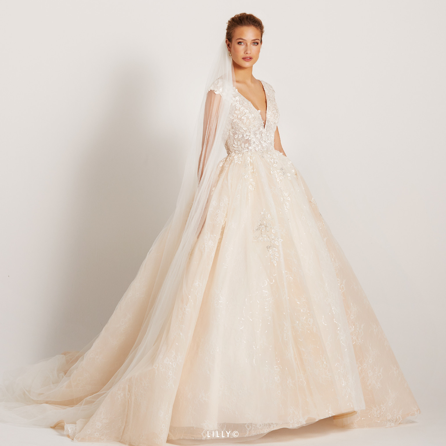 01 LILLY Brautkleider Kollektion Lilly 2023 08 4392 NU
