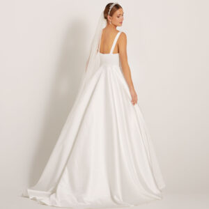 02-LILLY-Brautkleider-Kollektion-pure-with-by-Lilly-2023-08-4387-CR