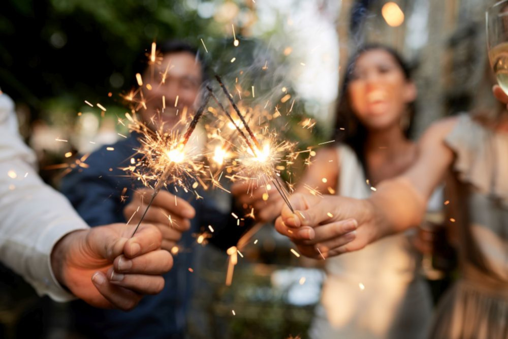 204 HOCHZEITde Ideen Ratgeber Serviceanbieter Hochzeitsfeuerwerk klein iStock 1011699592 2020 11
