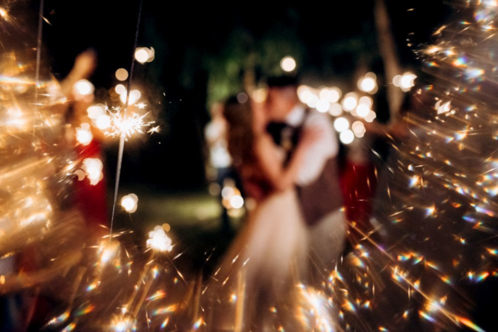 206 HOCHZEITde Ideen Ratgeber Serviceanbieter Hochzeitsfeuerwerk klein iStock 1209471222 2020 11