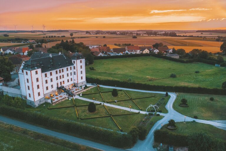 01 Schloss Walkershofen Simmershofen 2020 Hochzeitslocation Hochzeitsfeier